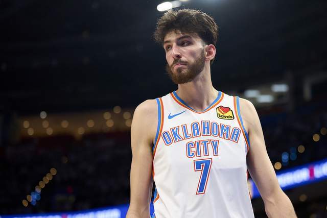 中国篮协官方:周琦加盟广东队 赵睿加盟新疆队