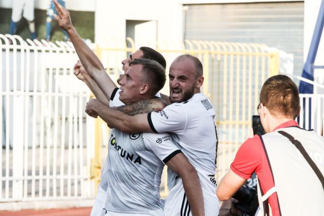 莫兰特三双灰熊送雄鹿4连败 火箭险胜独行侠